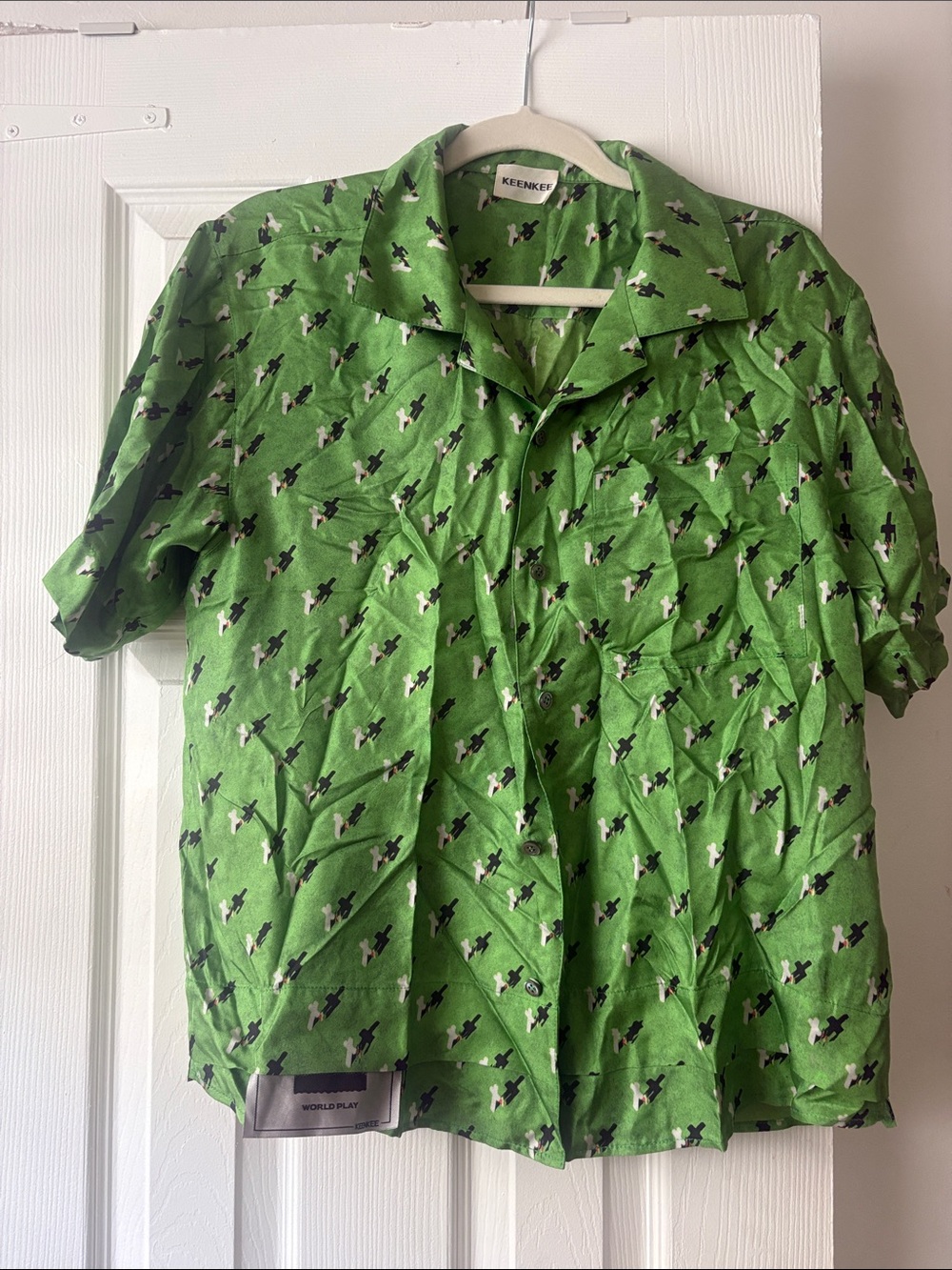 Keen Key Green Short-Sleeve Button-Down Shirt with Black & White Motif